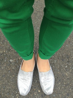SILVER GLITTER SHOES BY TOMS