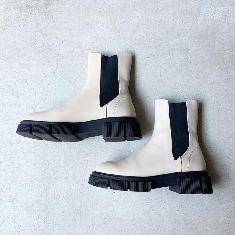 Zara’s track sole boots similar to Bottega’s were on sale for 66% off at 3,990 yen.