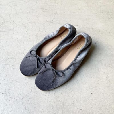 me バレエシューズ 上から