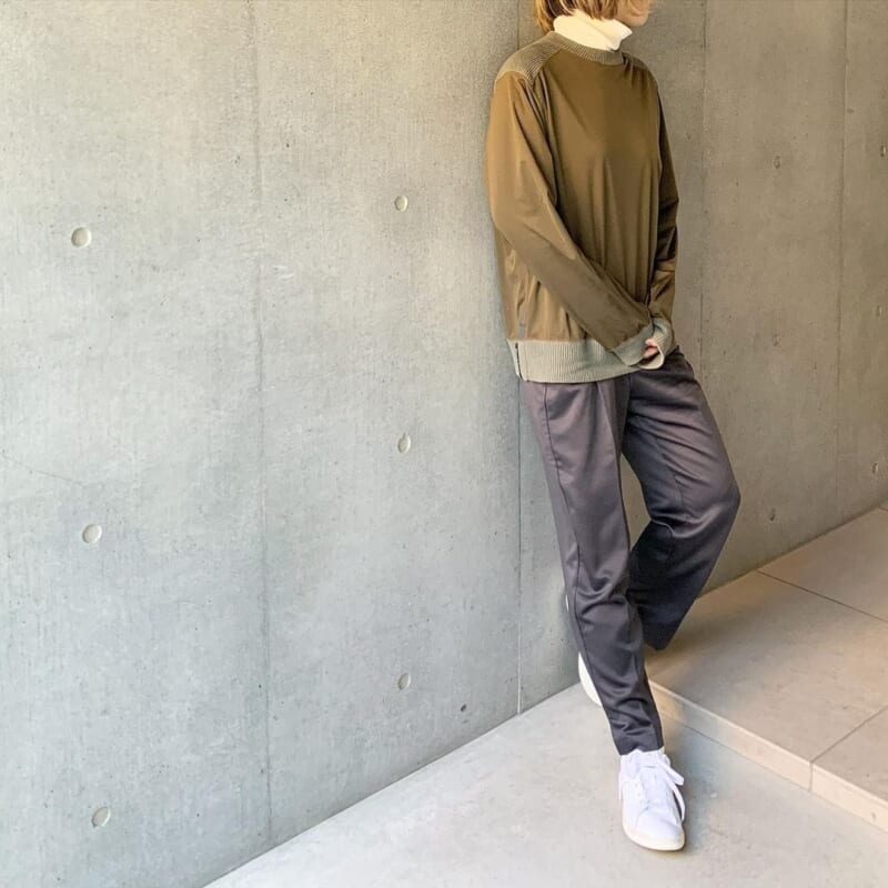 GU’s Satin Tapered Pants and Adidas Stan Smiths for a Men’s Look