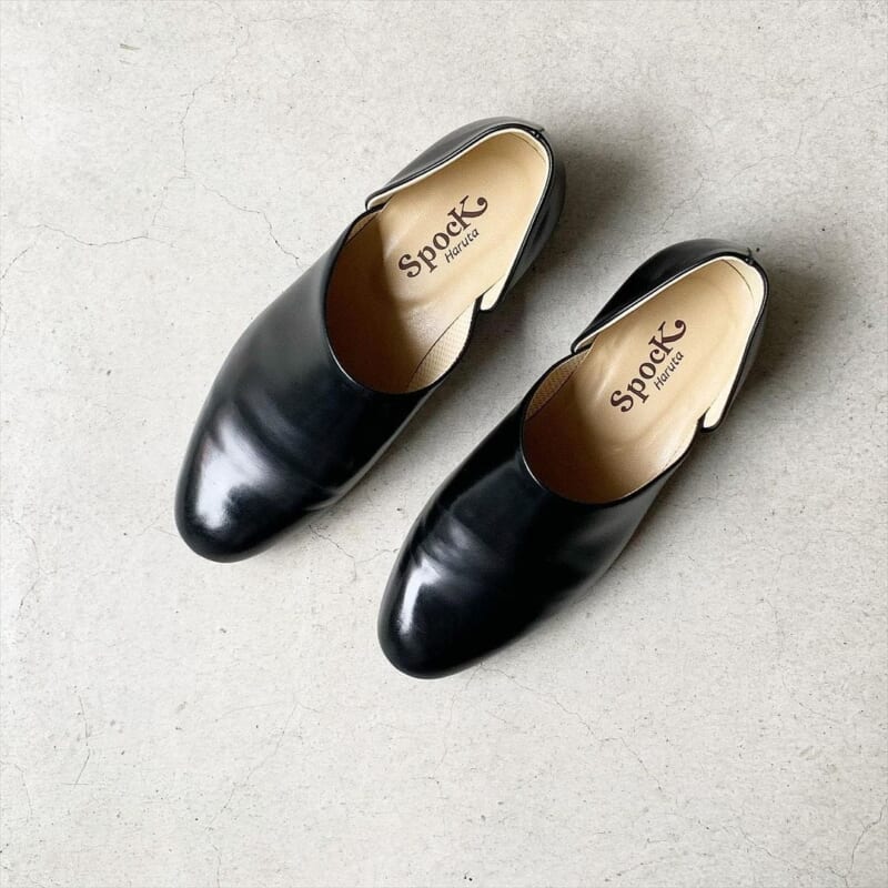 Japanese leather shoes called doctor shoes can be worn like sandals of HARUTA