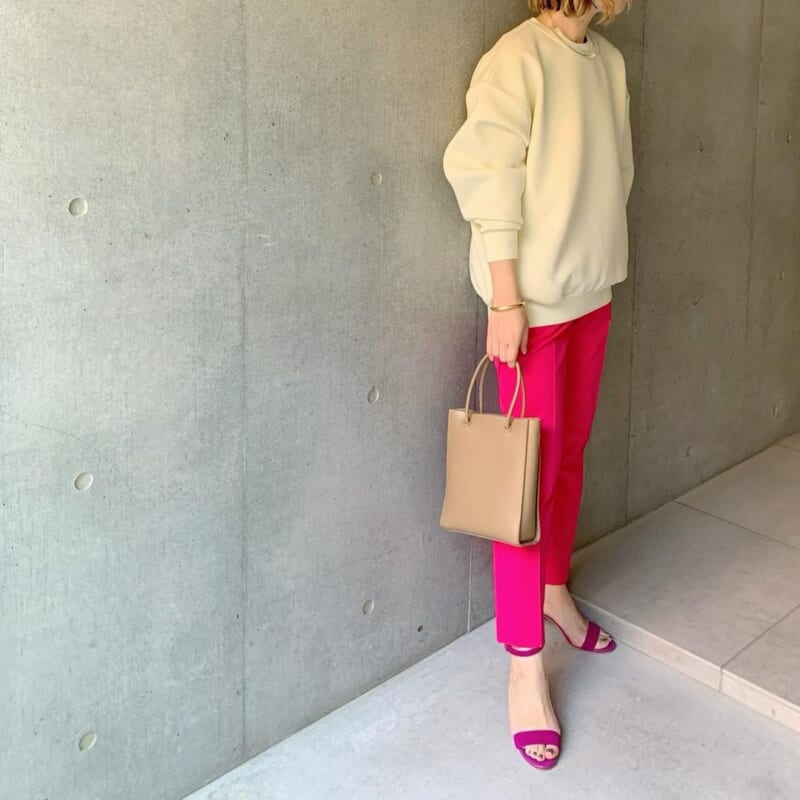 アダムエロペのピンクのパンツとvisのプルオーバー、バッグはYAHKI（ヤーキ）の春コーデ | omasuのファッションブログ