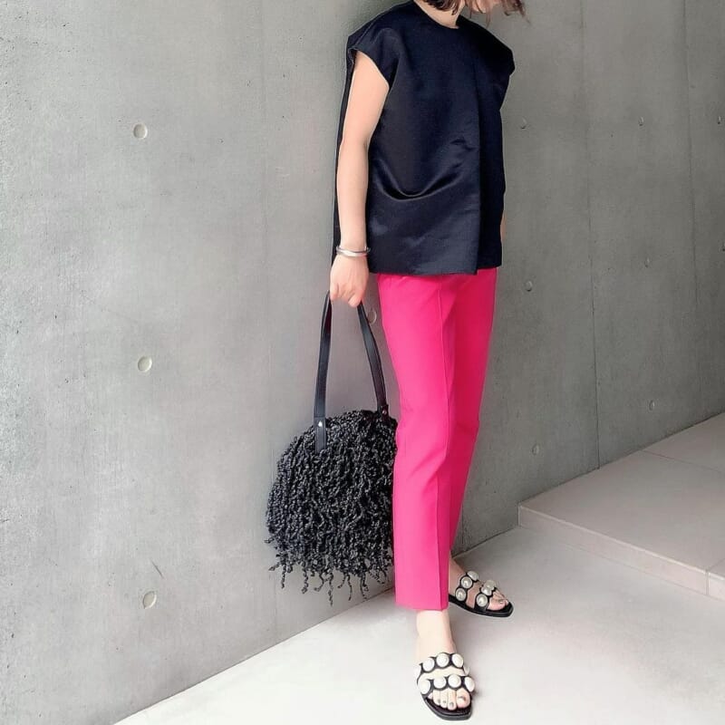 Yoko Chan’s blouse and pink pants coordinate