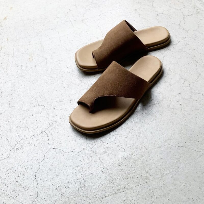UNIQLO’s thong sandals look like a luxury brand and are easy to wear.
